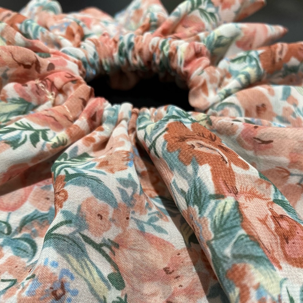 Chic Pink Floral-Patterned Scrunchie Hair Accessory - Picture 5 of 5